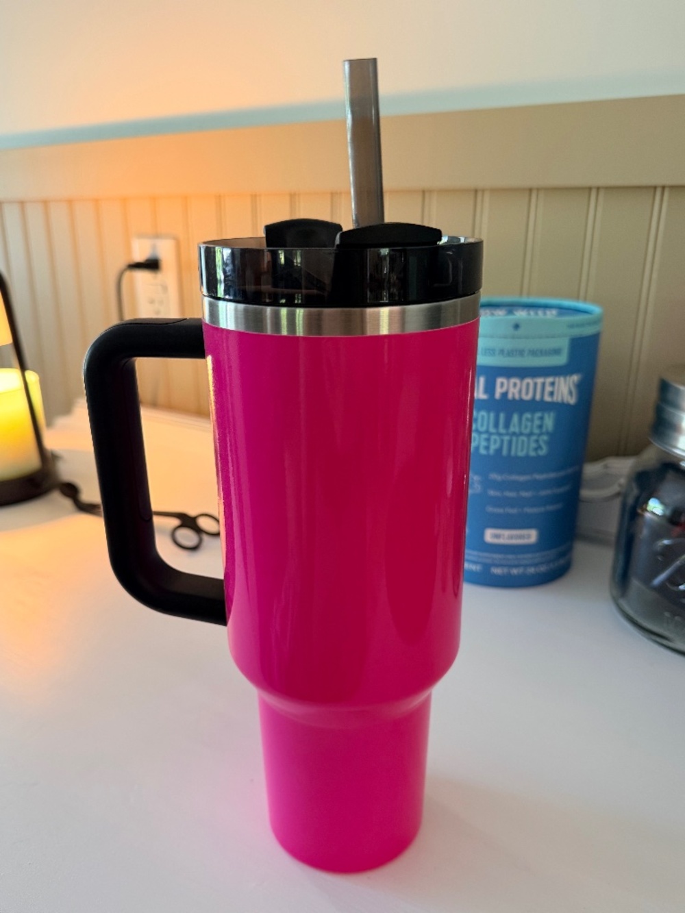 40oz Hot Pink Stanley - Picture 2 of 3